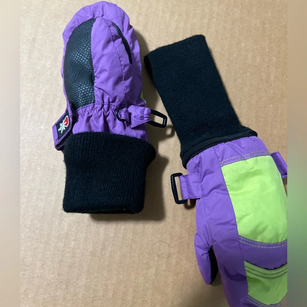 SnowStoppers Original Extended Cuff Kids Winter Snow Mittens. Purple w Green. S
